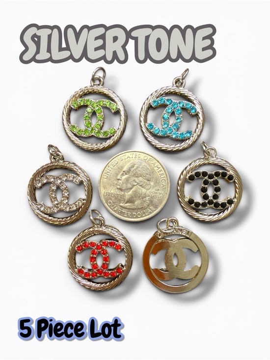 None Jewelry - Lot Of 5 Round Silver Tone Zipper Pull Button Charms 22mm